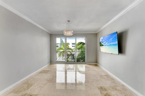 Condo in Delray Beach, Florida, 2 bedrooms  № 2187399 - photo 18