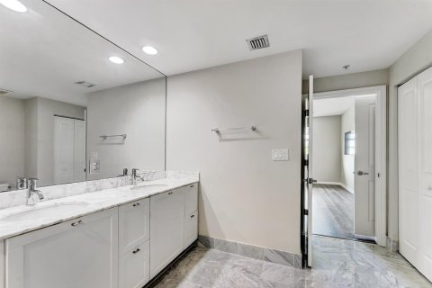Condo in Delray Beach, Florida, 2 bedrooms  № 2187399 - photo 30