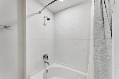 Condo in Delray Beach, Florida, 2 bedrooms  № 2187399 - photo 12