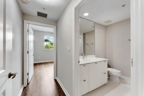 Condo in Delray Beach, Florida, 2 bedrooms  № 2187399 - photo 10