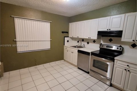 Condo in Hollywood, Florida, 1 bedroom  № 2422195 - photo 5