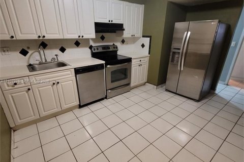 Condo in Hollywood, Florida, 1 bedroom  № 2422195 - photo 7