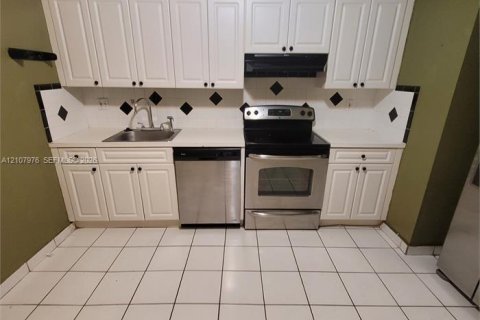 Condo in Hollywood, Florida, 1 bedroom  № 2422195 - photo 6