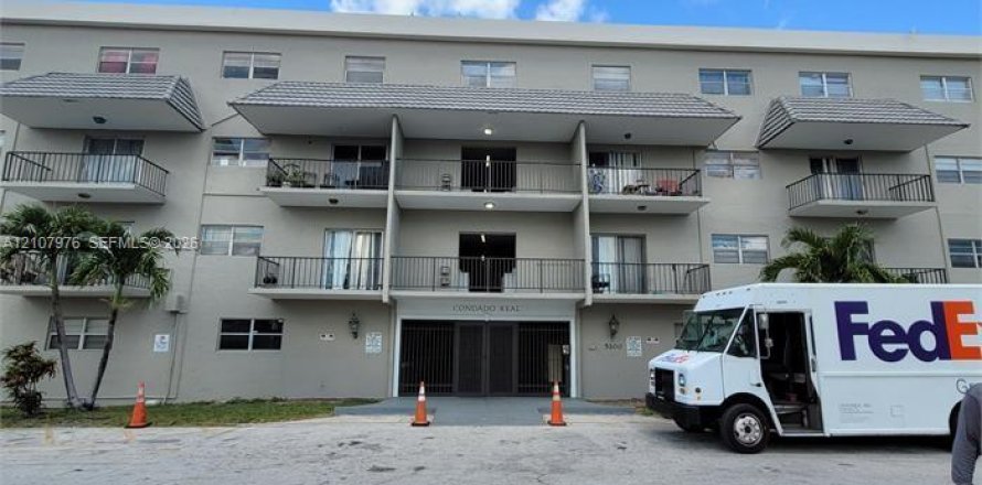 Condo in Hollywood, Florida, 1 bedroom  № 2422195