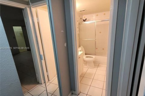 Condo in Hollywood, Florida, 1 bedroom  № 2422195 - photo 10