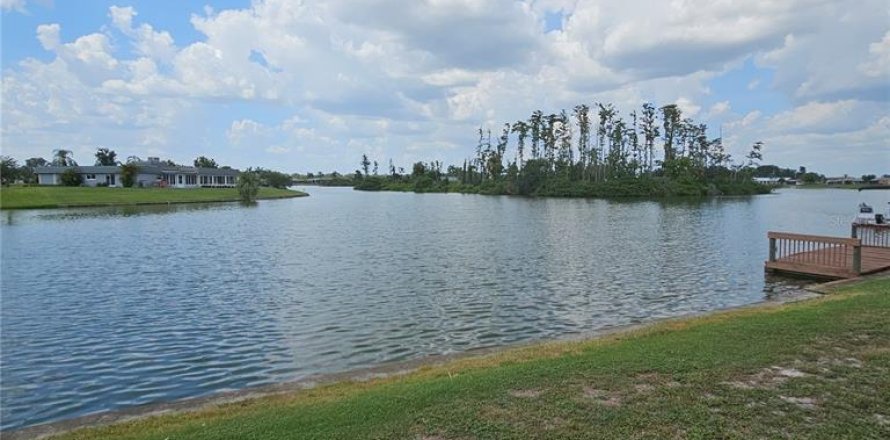 Casa en Sun City Center, Florida 2 dormitorios, 148.92 m2 № 1879226