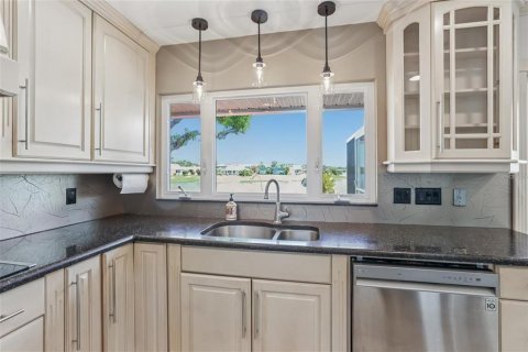 Villa ou maison à louer à Sun City Center, Floride: 2 chambres, 148.92 m2 № 1879226 - photo 8