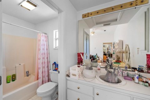 Casa en venta en Thonotosassa, Florida, 4 dormitorios, 201.13 m2 № 2290986 - foto 11