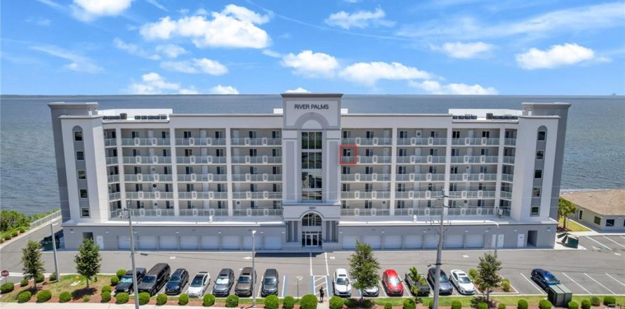 Condominio en Titusville, Florida, 2 dormitorios  № 2096249