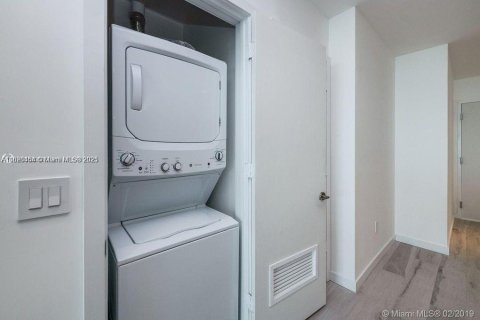 Купить кондоминиум в Майами, Флорида 1 спальня, 87.33м2, № 1779769 - фото 19