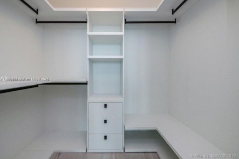 Купить кондоминиум в Майами, Флорида 1 спальня, 87.33м2, № 1779769 - фото 16