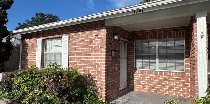 Townhouse in Orlando, Florida 2 bedrooms, 95.78 sq.m. № 2296203