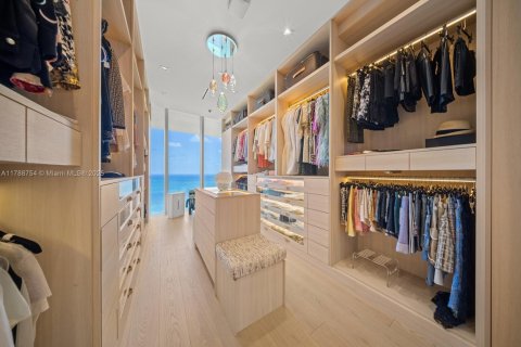 Condo in Sunny Isles Beach, Florida, 6 bedrooms  № 1861363 - photo 19