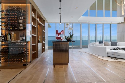 Condo in Sunny Isles Beach, Florida, 6 bedrooms  № 1861363 - photo 8