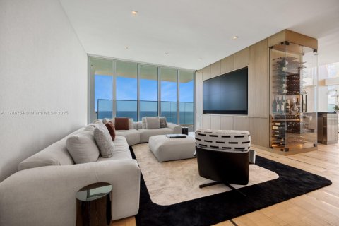 Condo in Sunny Isles Beach, Florida, 6 bedrooms  № 1861363 - photo 11