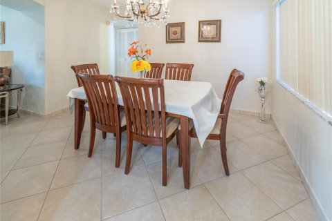 Copropriété à vendre à Lauderdale Lakes, Floride: 2 chambres, 106.84 m2 № 2084436 - photo 11