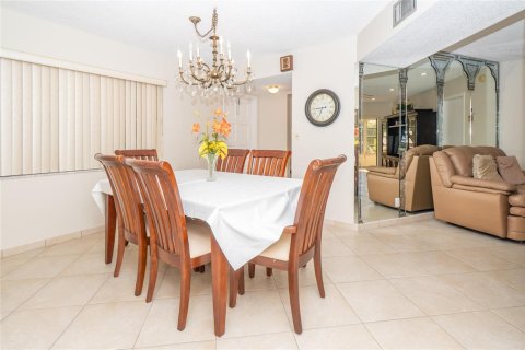 Copropriété à vendre à Lauderdale Lakes, Floride: 2 chambres, 106.84 m2 № 2084436 - photo 10