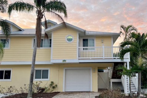 Duplex à Holmes Beach, Floride 3 chambres, 97.92 m2 № 2101969