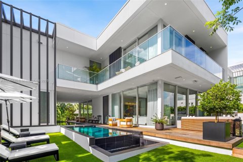 Casa en venta en Miami Beach, Florida, 4 dormitorios, 356.19 m2 № 1729631 - foto 1