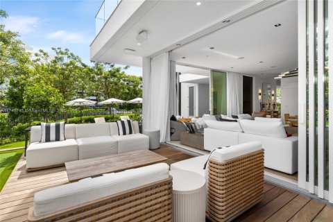 Casa en venta en Miami Beach, Florida, 4 dormitorios, 356.19 m2 № 1729631 - foto 11