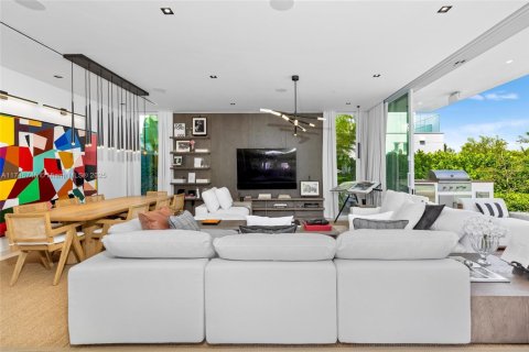 Casa en venta en Miami Beach, Florida, 4 dormitorios, 356.19 m2 № 1729631 - foto 6