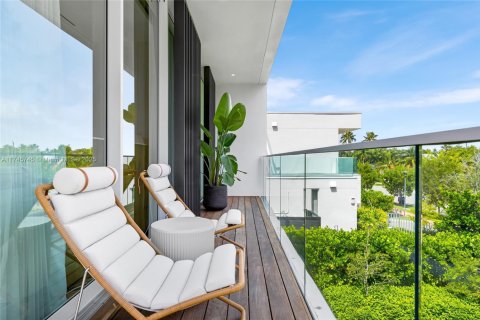 Casa en venta en Miami Beach, Florida, 4 dormitorios, 356.19 m2 № 1729631 - foto 25