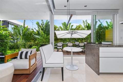 Casa en venta en Miami Beach, Florida, 4 dormitorios, 356.19 m2 № 1729631 - foto 13