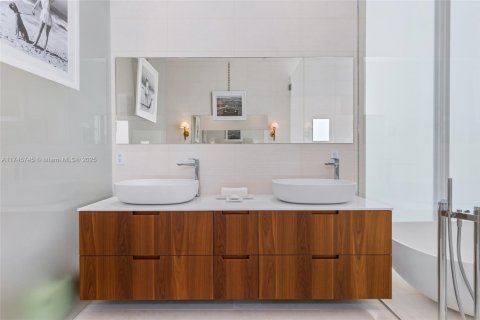 Casa en venta en Miami Beach, Florida, 4 dormitorios, 356.19 m2 № 1729631 - foto 24