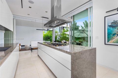 Casa en venta en Miami Beach, Florida, 4 dormitorios, 356.19 m2 № 1729631 - foto 14