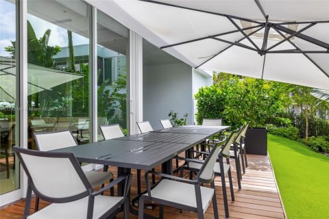 Casa en venta en Miami Beach, Florida, 4 dormitorios, 356.19 m2 № 1729631 - foto 17