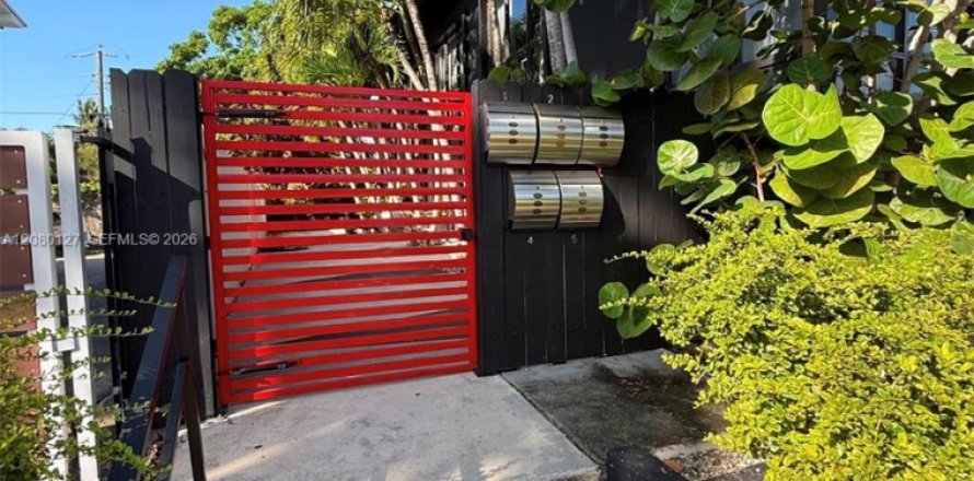 Adosado en Miami, Florida 1 dormitorio, 81.75 m2 № 2338614