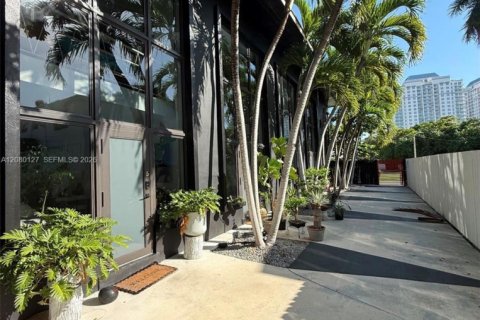 Adosado en alquiler en Miami, Florida, 1 dormitorio, 81.75 m2 № 2338614 - foto 5