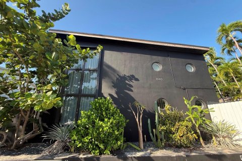 Adosado en alquiler en Miami, Florida, 1 dormitorio, 81.75 m2 № 2338614 - foto 2