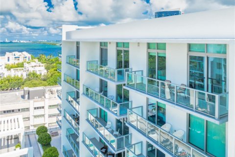 Condo in Miami, Florida, 1 bedroom  № 1865058 - photo 11