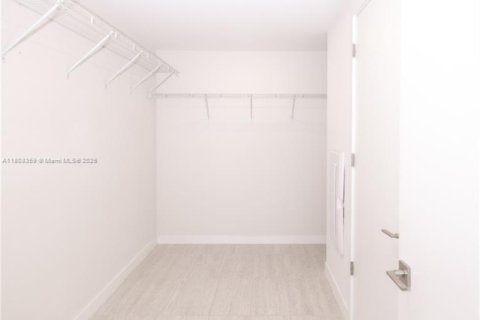 Condo in Miami, Florida, 1 bedroom  № 1865058 - photo 24