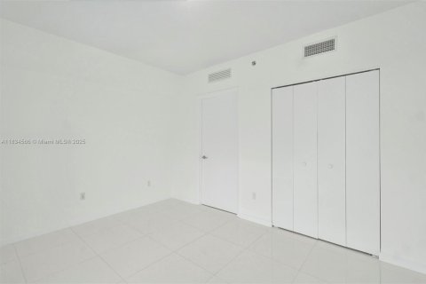 Condominio en venta en Miami, Florida, 2 dormitorios, 121.98 m2 № 1817022 - foto 17