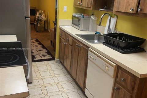 Condominio en venta en Lauderdale Lakes, Florida, 2 dormitorios, 93.09 m2 № 1710383 - foto 14