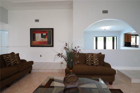 House in Miami, Florida 2 bedrooms, 175.31 sq.m. № 1952193 - photo 6
