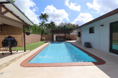 House in Miami, Florida 2 bedrooms, 175.31 sq.m. № 1952193 - photo 23
