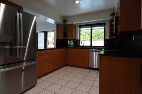 House in Miami, Florida 2 bedrooms, 175.31 sq.m. № 1952193 - photo 11
