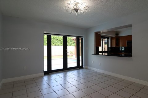 House in Miami, Florida 2 bedrooms, 175.31 sq.m. № 1952193 - photo 9