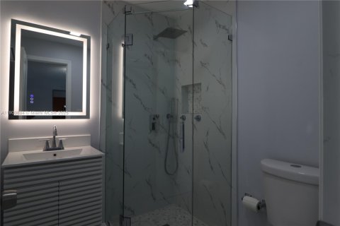 House in Miami, Florida 2 bedrooms, 175.31 sq.m. № 1952193 - photo 15