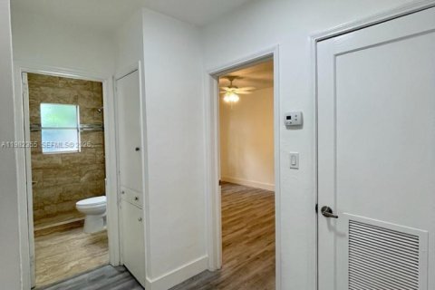 Снять в аренду виллу или дом в Форт-Лодердейл, Флорида 2 спальни, 194.54м2, № 2045260 - фото 5