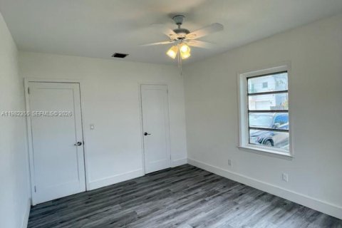 Снять в аренду виллу или дом в Форт-Лодердейл, Флорида 2 спальни, 194.54м2, № 2045260 - фото 8