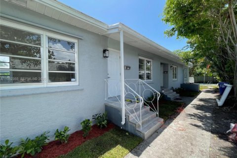 Casa en Fort Lauderdale, Florida 2 dormitorios, 194.54 m2 № 2045260