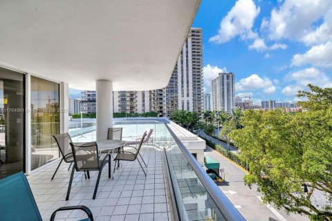 Купить кондоминиум в Авентура, Флорида 2 спальни, 175.31м2, № 1692474 - фото 2