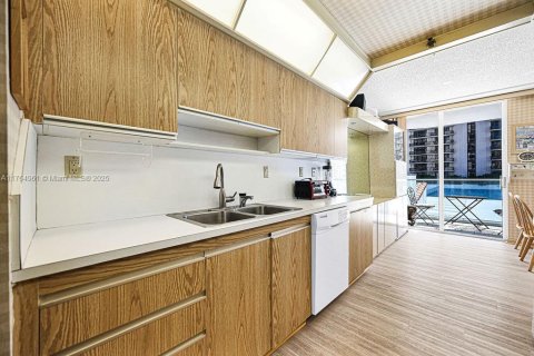 Купить кондоминиум в Авентура, Флорида 2 спальни, 175.31м2, № 1692474 - фото 28