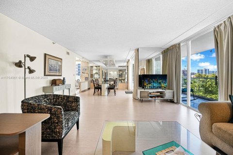 Купить кондоминиум в Авентура, Флорида 2 спальни, 175.31м2, № 1692474 - фото 17
