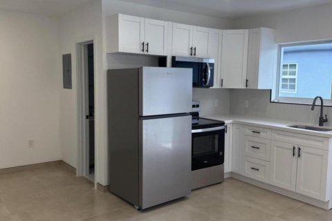 Apartment in Miami Beach, Florida 2 bedrooms, 735.6 sq.m. № 2184610