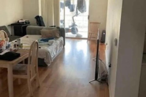 Condo in Sunrise, Florida, 2 bedrooms № 2034813 - photo 2